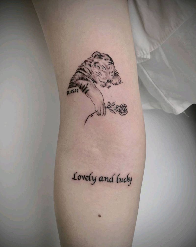小老虎纹身图片_手臂纹身图案
