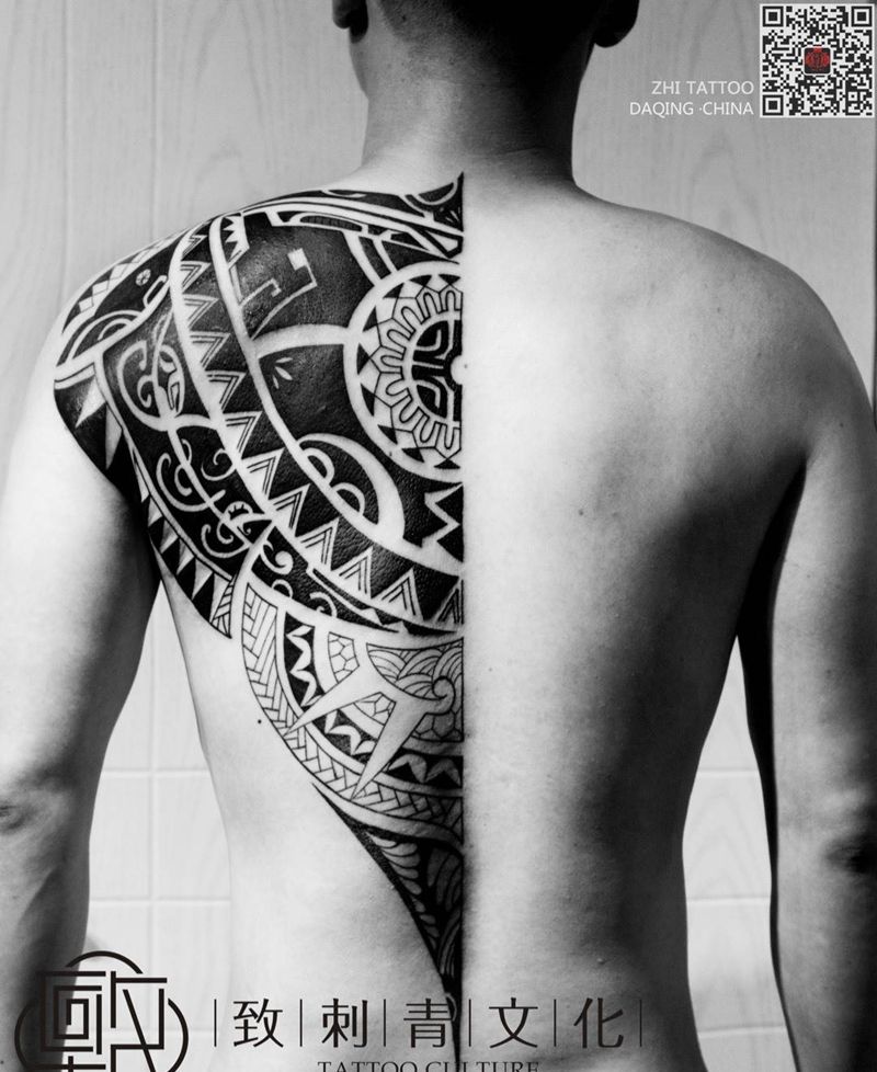 半背图腾纹身图片