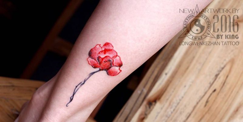 龙纹刻战刺青工作室出品纹身图片_成品腿部清新植物纹身图案