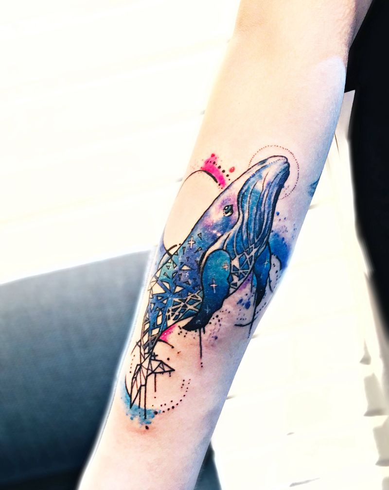 情侣纹身，鲸鱼纹身图片_手臂水彩几何情侣鱼鲸鱼纹身图案