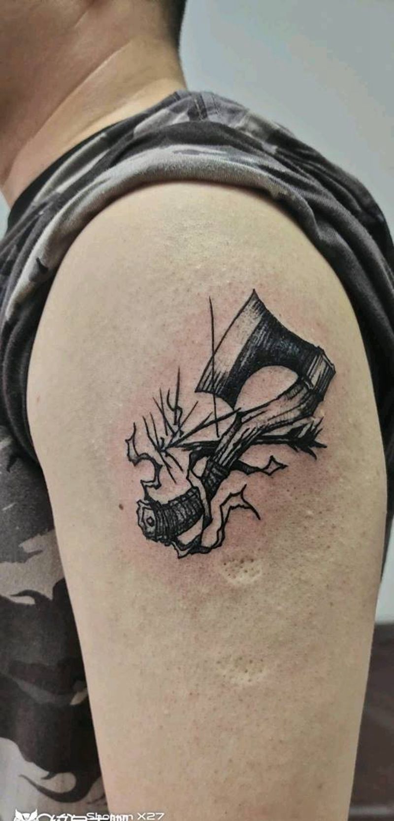 “7”字斧—祈福纹身图片_几何小纹身图案