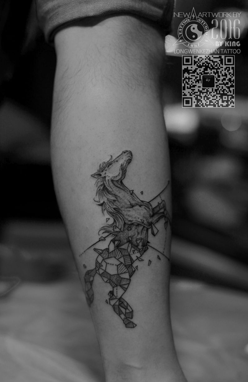龙纹刻战刺青出品纹身图片_成品脚部欧美动物纹身图案