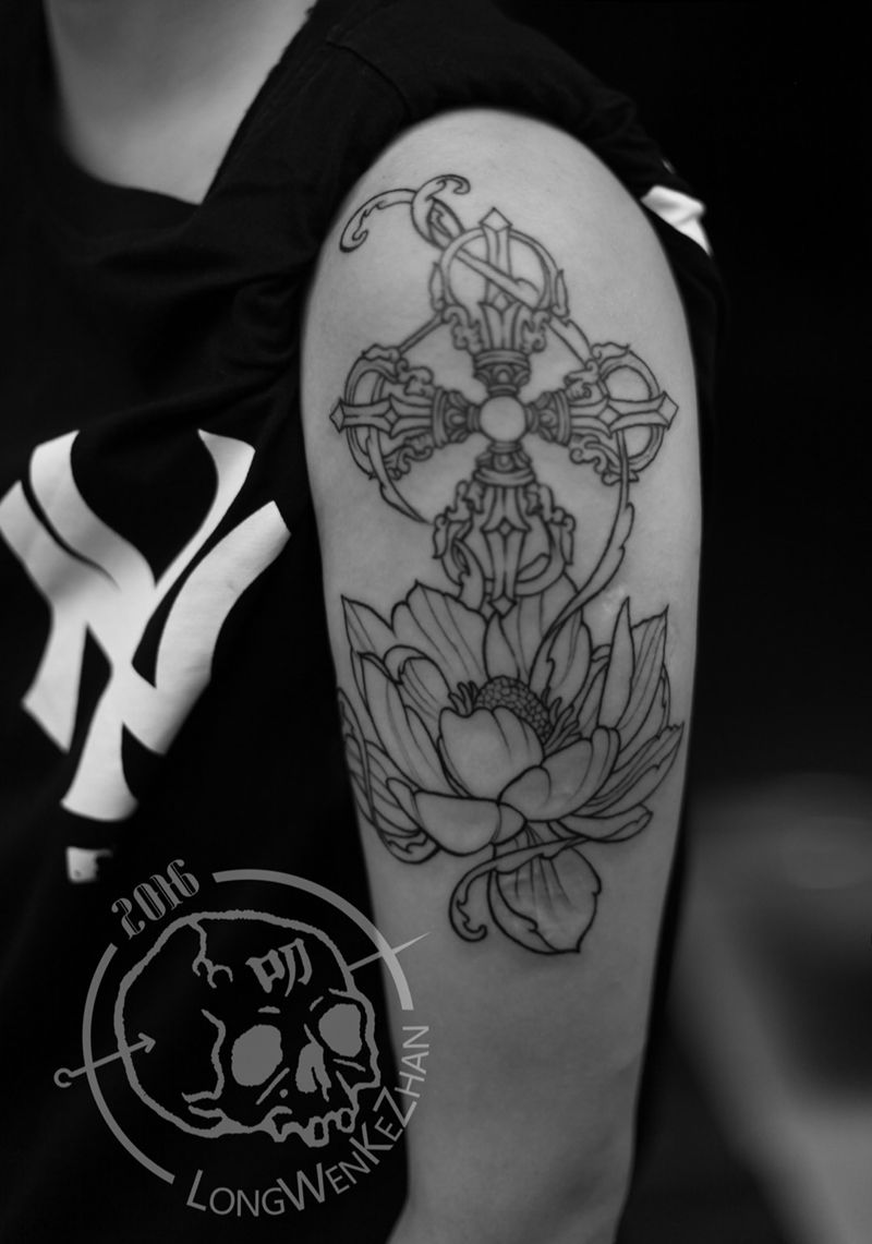 龙纹刻战刺青出品纹身图片_成品肩部纹身图案