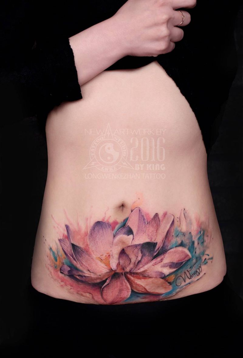 龙纹刻战刺青工作室出品纹身图片_成品腹部传统植物纹身图案