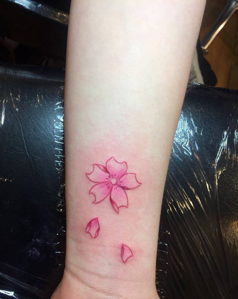 小花一枚纹身图片