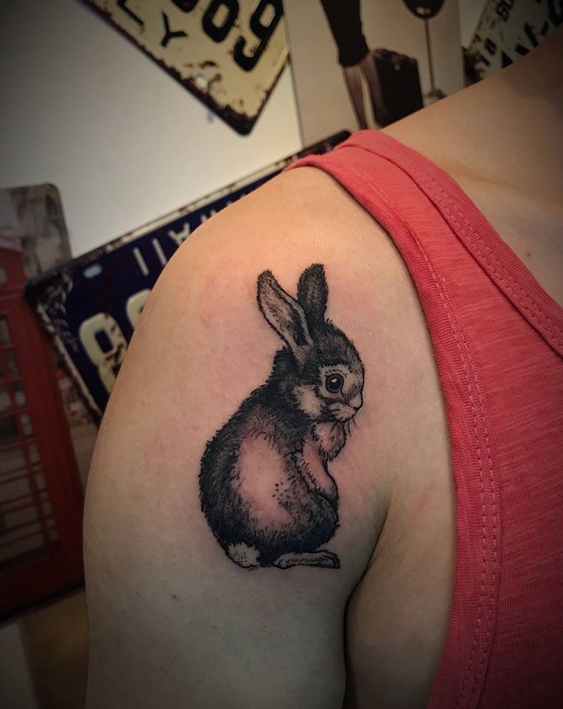 兔子纹身图片_肩部清新插画动物纹身图案