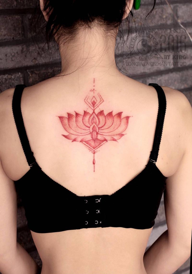 龙纹刻战刺青工作室出品纹身图片_成品背部植物原创纹身图案