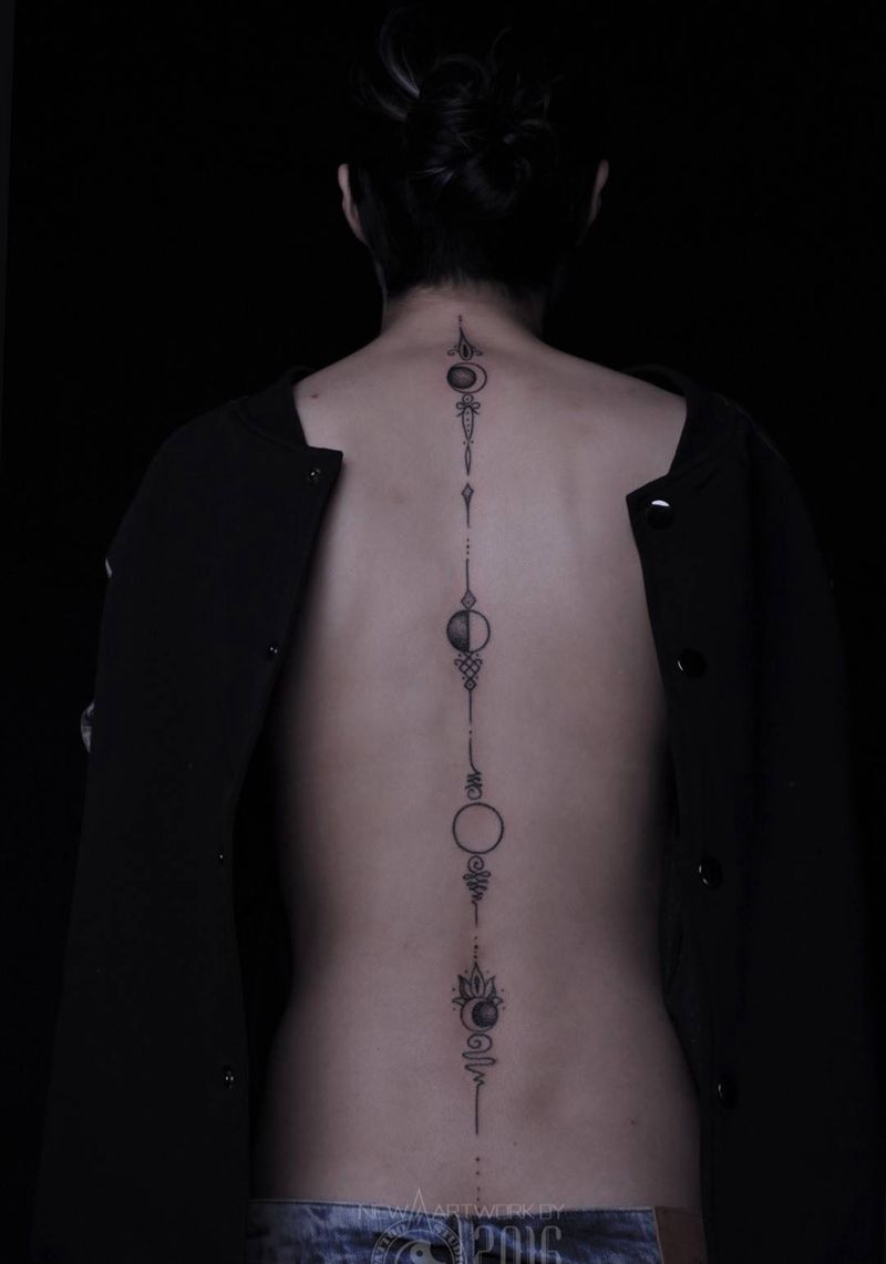 龙纹刻战刺青出品纹身图片_成品背部清新纹身图案