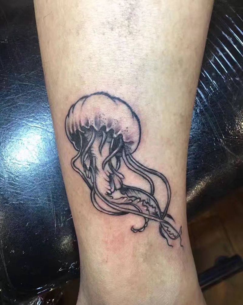 水母一枚纹身图片