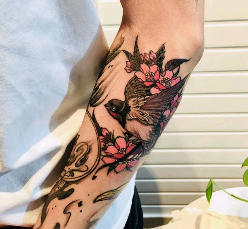 自由飞翔纹身图片_手臂传统清新国画动物植物成品纹身图案