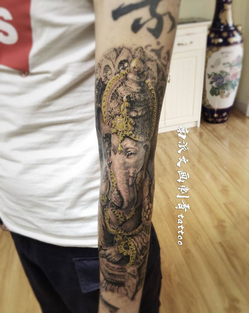 象神雕塑纹身图片