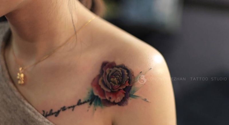 龙纹刻战刺青出品纹身图片_成品肩部植物纹身图案