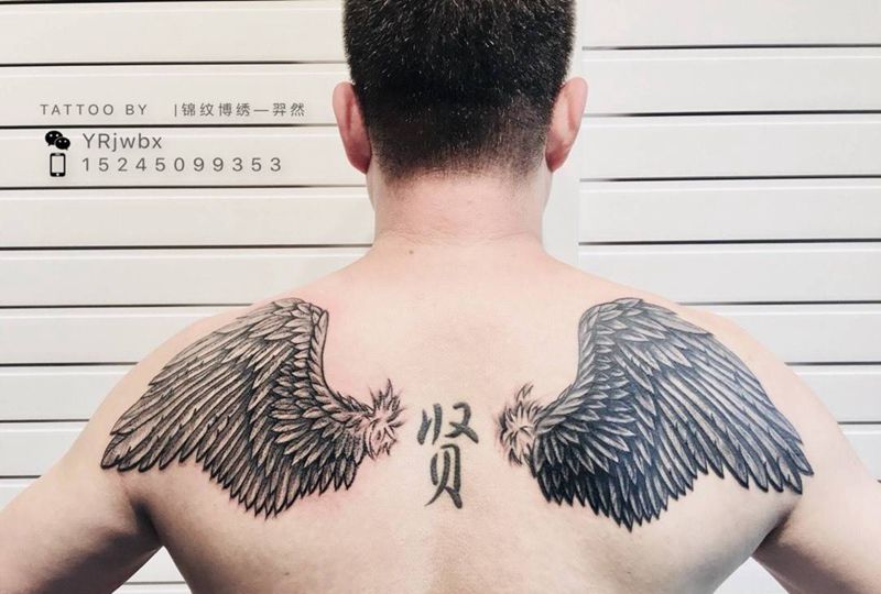 修改纹身作品（黑与白）纹身图片_肩部背部几何点刺羽毛翅膀修改遮盖纹身图案