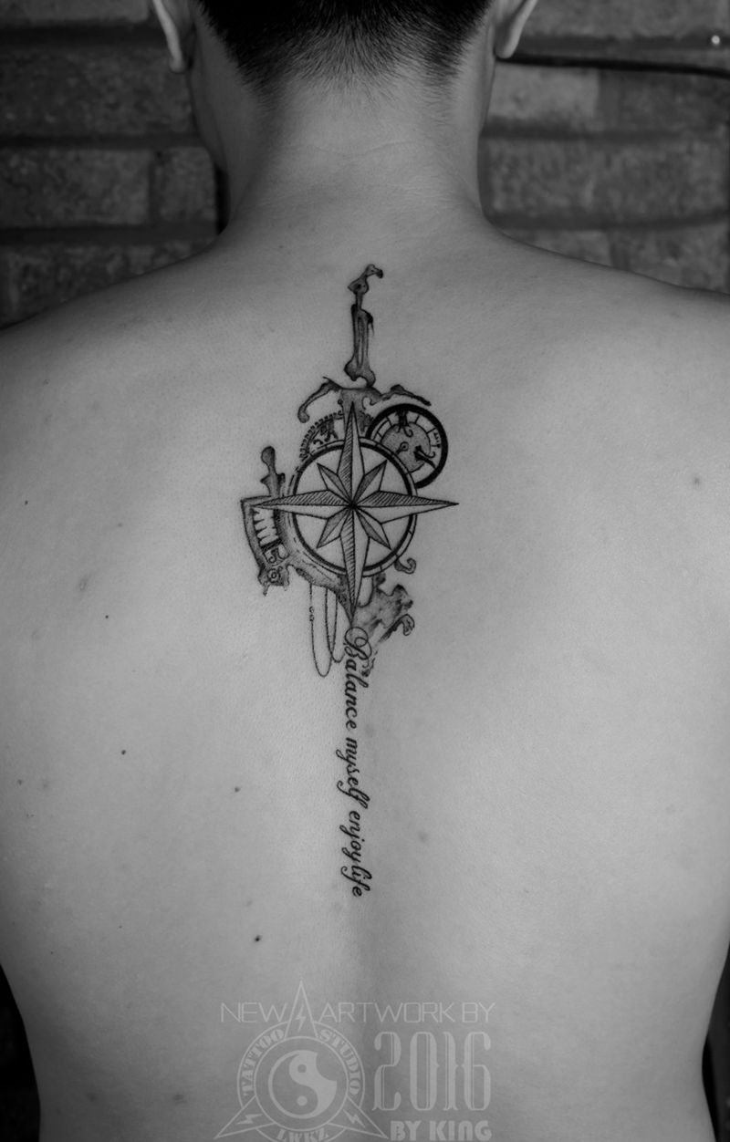 龙纹刻战刺青工作室出品纹身图片_成品背部原创字符纹身图案