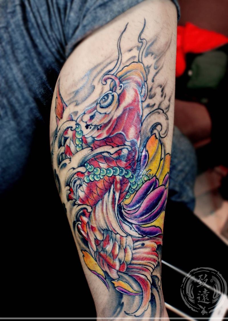 荷花锦鲤纹身图片