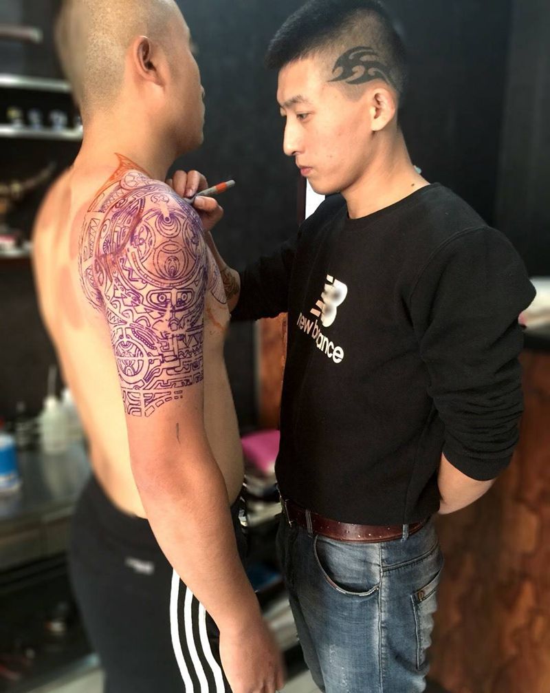 强森半胛单线未完纹身图片