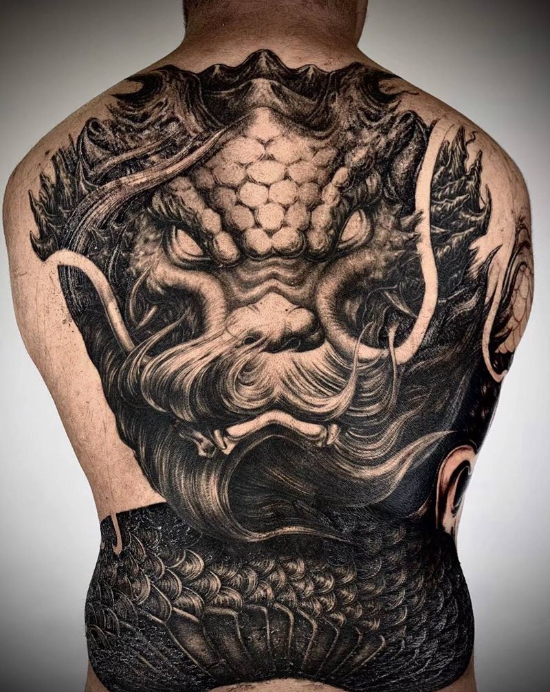 辰龙惊蛰纹身图片_背部纹身图案