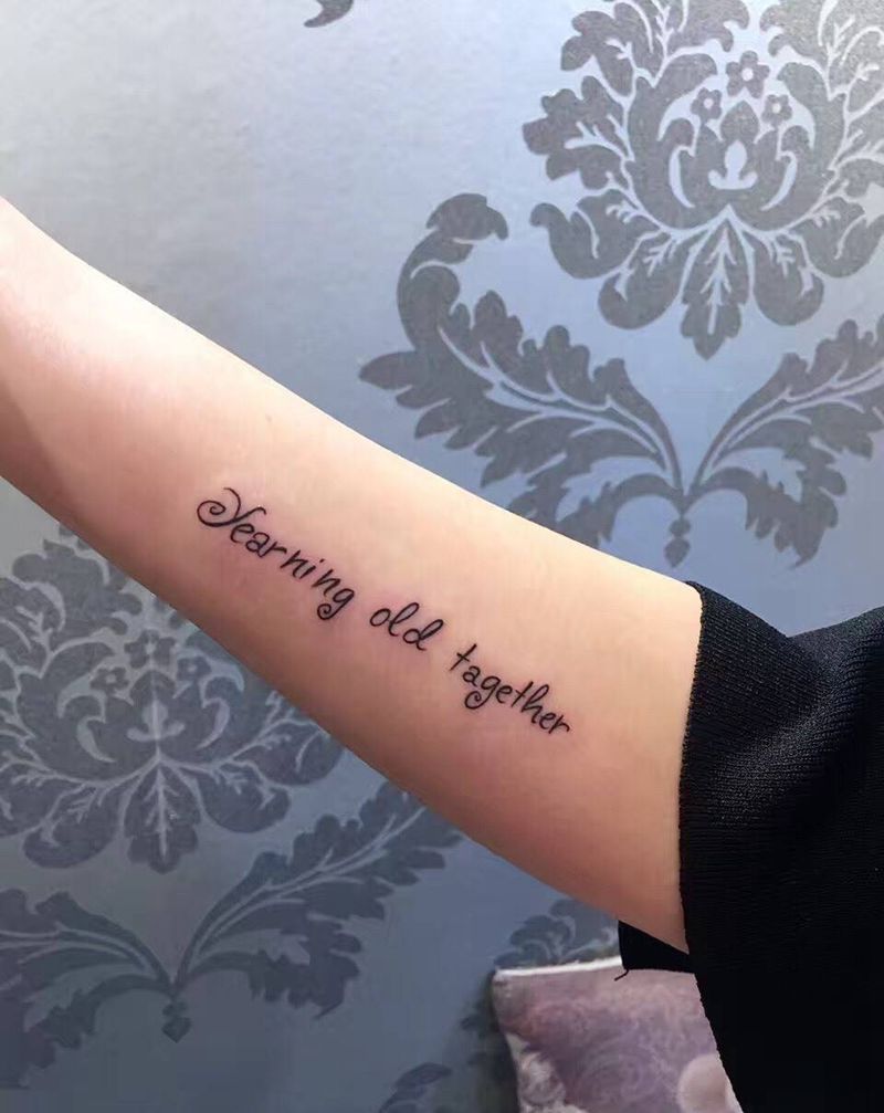 字母一枚纹身图片