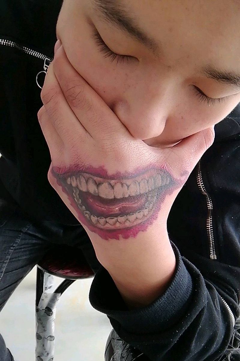 小丑的嘴巴纹身图片