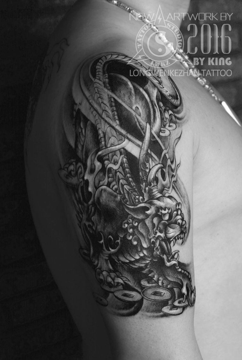 龙纹刻战刺青工作室出品纹身图片_成品肩部传统动物原创纹身图案