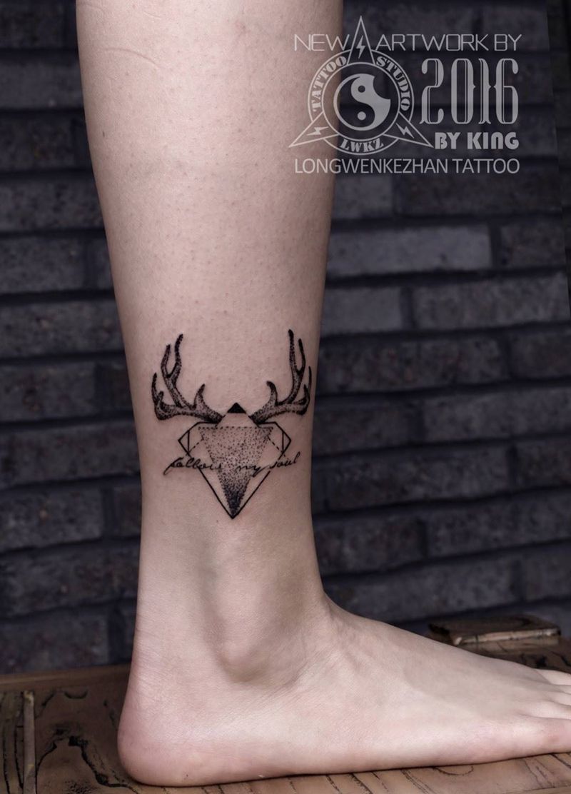 龙纹刻战刺青工作室出品纹身图片_成品脚部传统原创纹身图案