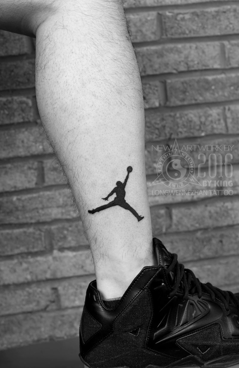 龙纹刻战刺青工作室出品纹身图片_成品腿部人物纹身图案