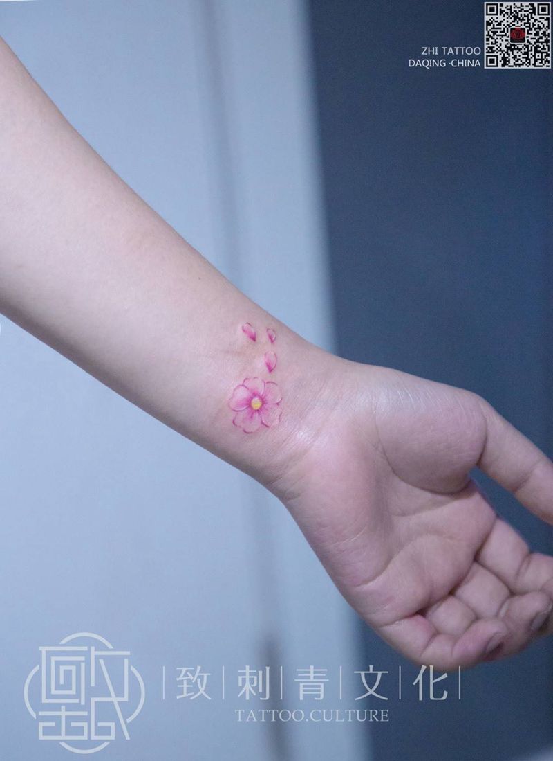 清新小花纹身图片