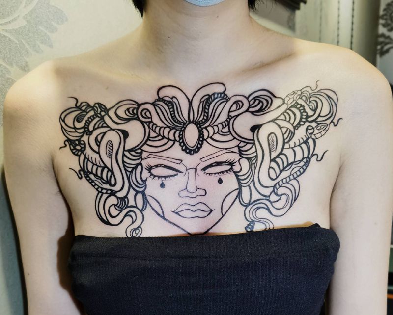 美杜莎纹身图片_胸部纹身图案