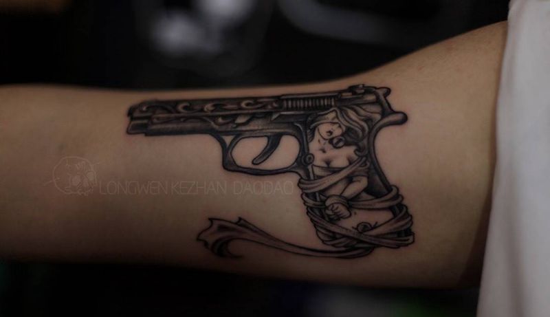 手枪纹身纹身图片_成品手臂纹身图案