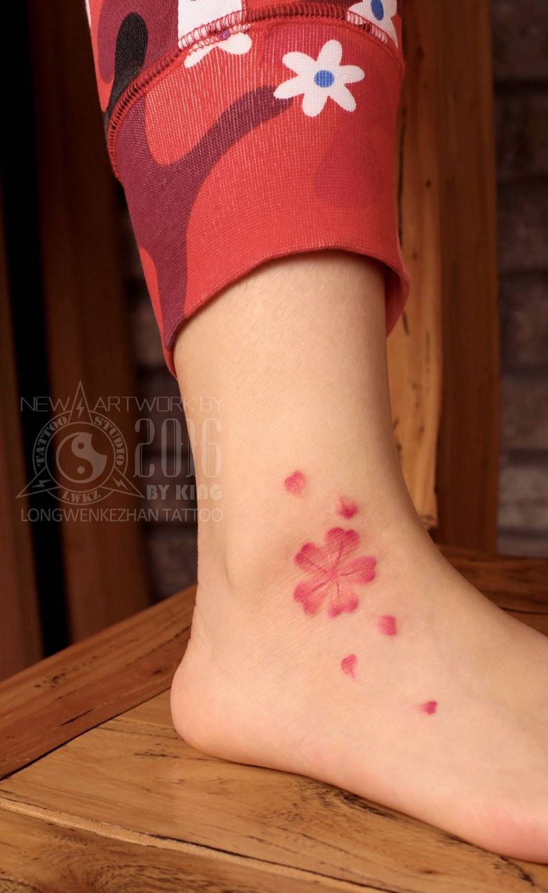 龙纹刻战刺青工作室出品纹身图片_成品脚部原创纹身图案