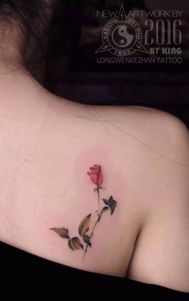 龙纹刻战刺青工作室纹身图片_成品背部植物清新纹身图案