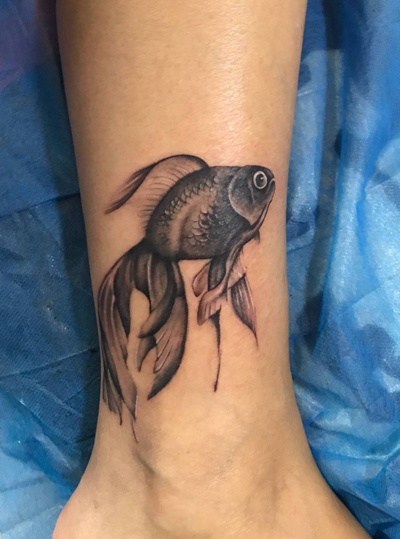 鱼纹身图片_腿部写实动物纹身图案