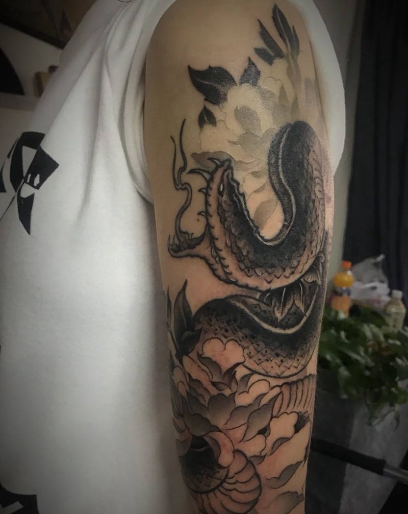 蛇纹身图片_肩部手稿传统动物纹身图案