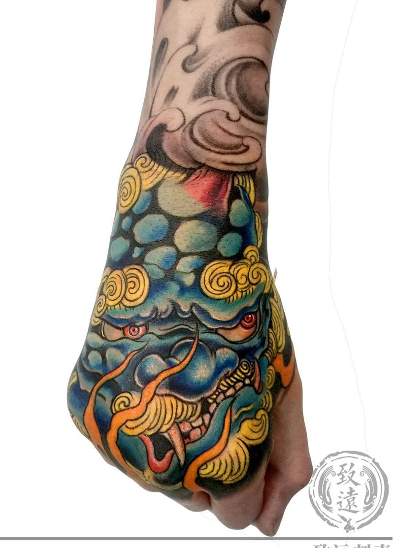 手背唐狮纹身图片_成品手部传统动物原创纹身图案