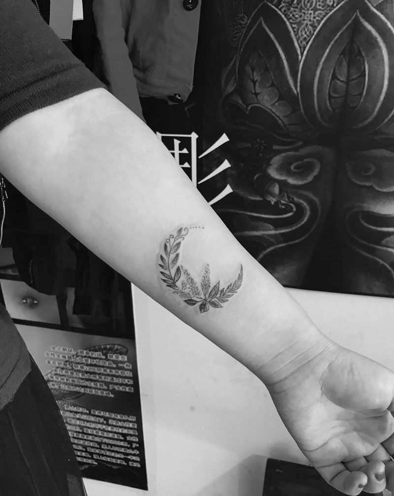 点刺月亮纹身图片