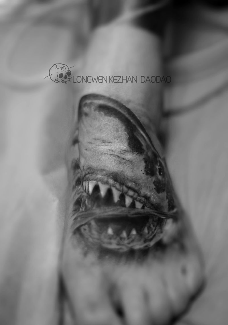 龙纹刻战刺青出品纹身图片_成品腿部欧美纹身图案