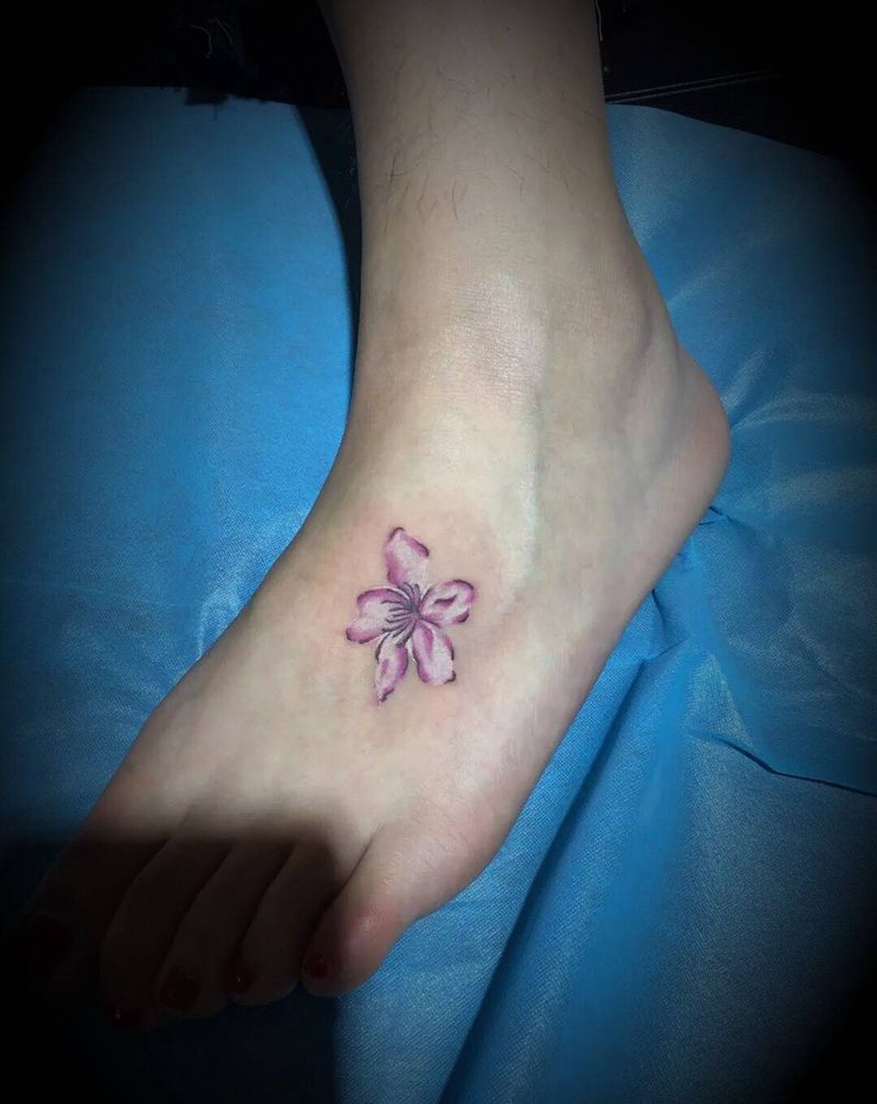 桃花运纹身图片_脚部清新纹身图案