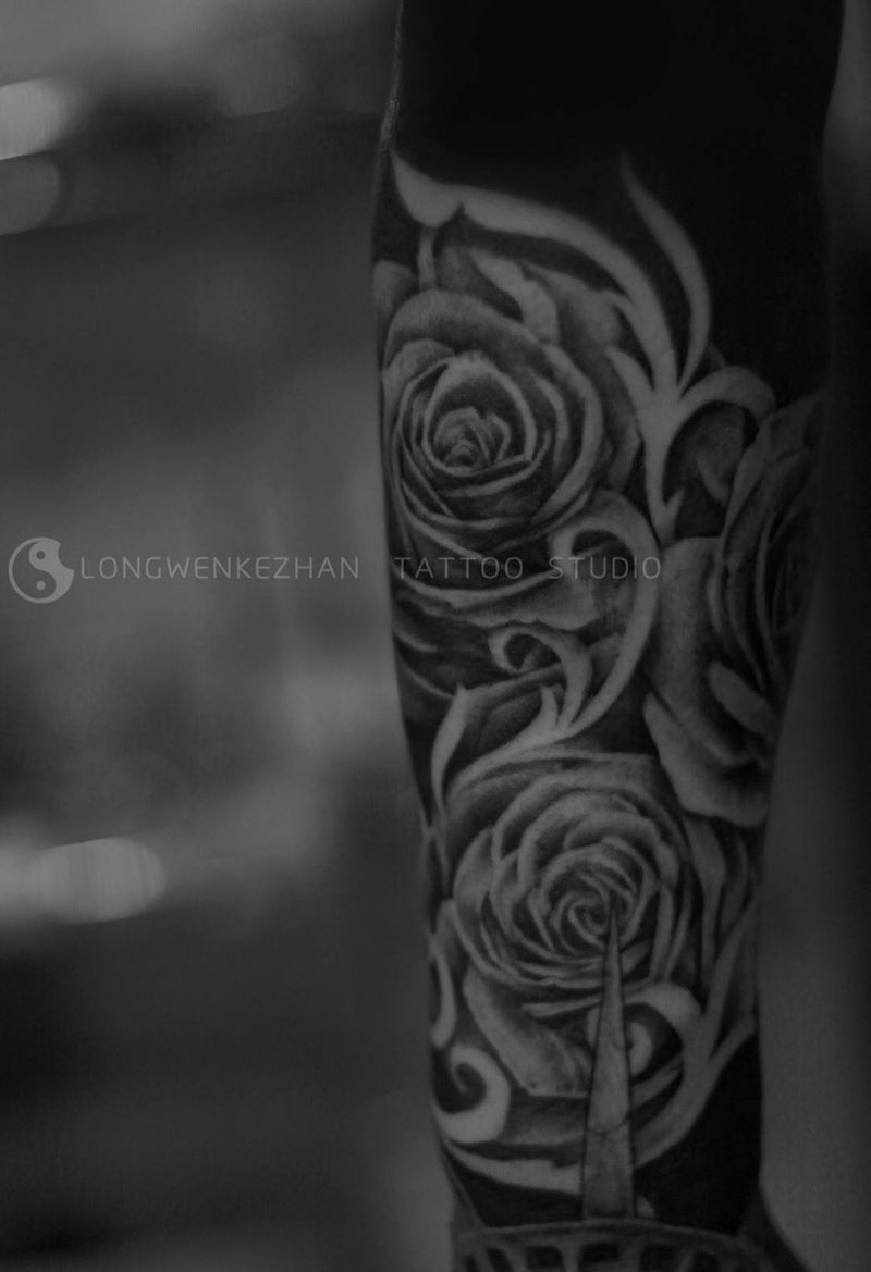 龙纹刻战刺青出品纹身图片_成品手臂欧美植物纹身图案