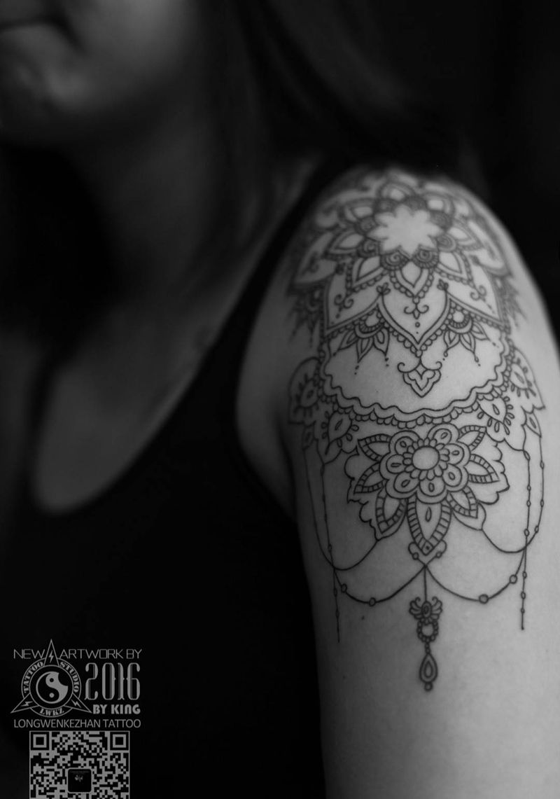 龙纹刻战刺青出品纹身图片_成品肩部清新纹身图案