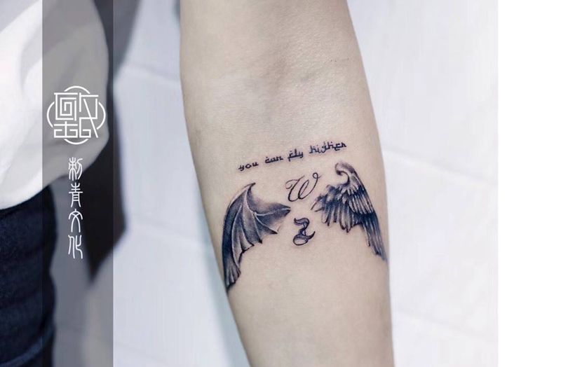 翅膀纹身图片