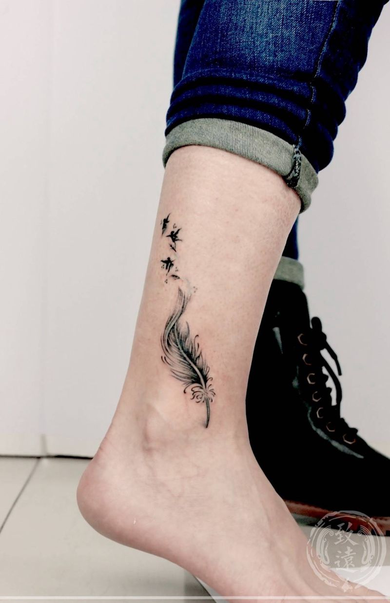 精灵羽毛纹身图片_成品脚部腿部清新植物原创纹身图案
