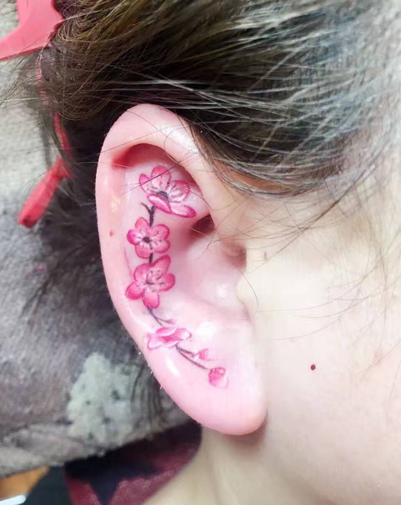 耳朵上的纹身很酷纹身图片