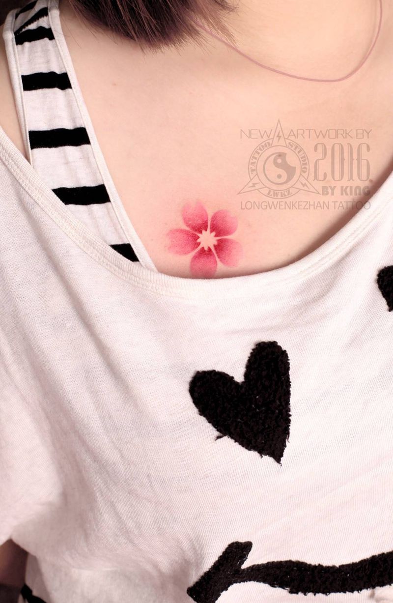 龙纹刻战刺青工作室出品纹身图片_成品胸部清新植物纹身图案