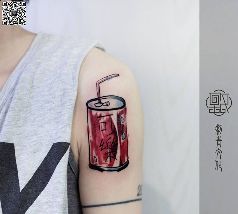 可乐涂鸦纹身图片_肩部手臂几何水彩纹身图案