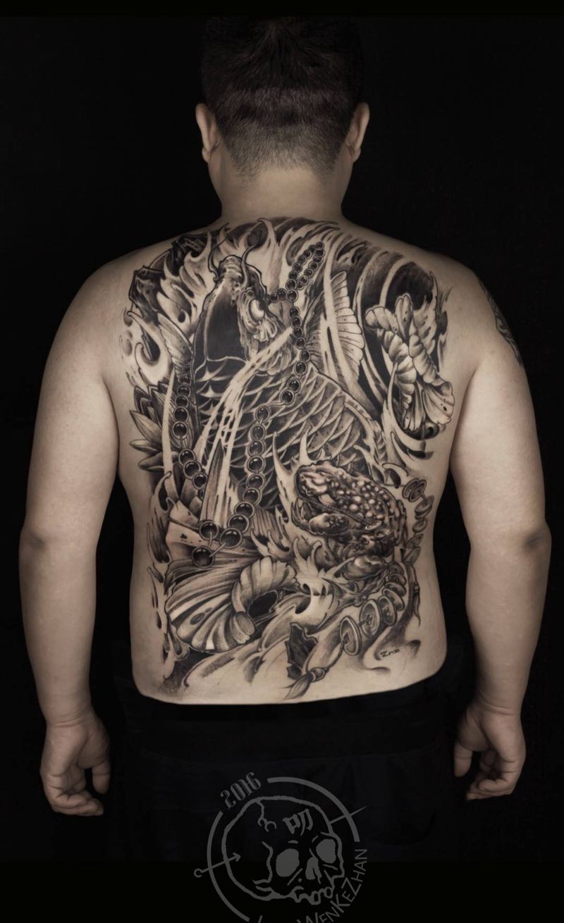 龙纹刻战刺青出品纹身图片_成品背部传统纹身图案