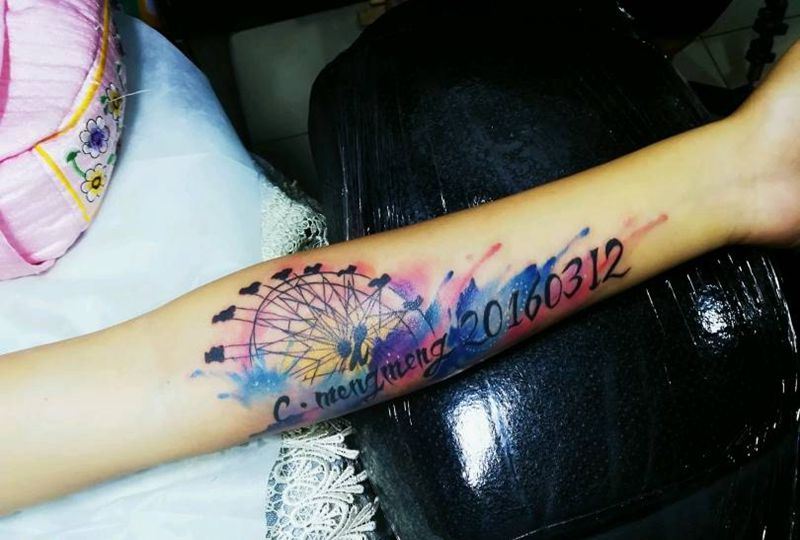 彩色泼墨小臂纹身图片