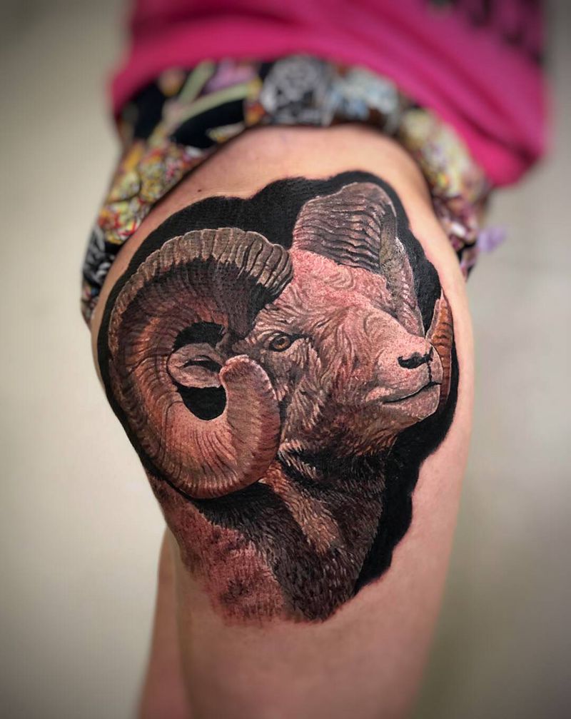 盘羊纹身图片_腿部欧美写实纹身图案