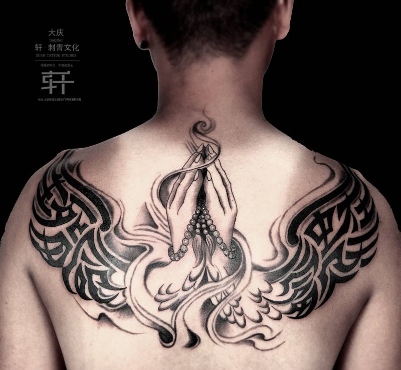 翅膀纹身图片_背部纹身图案
