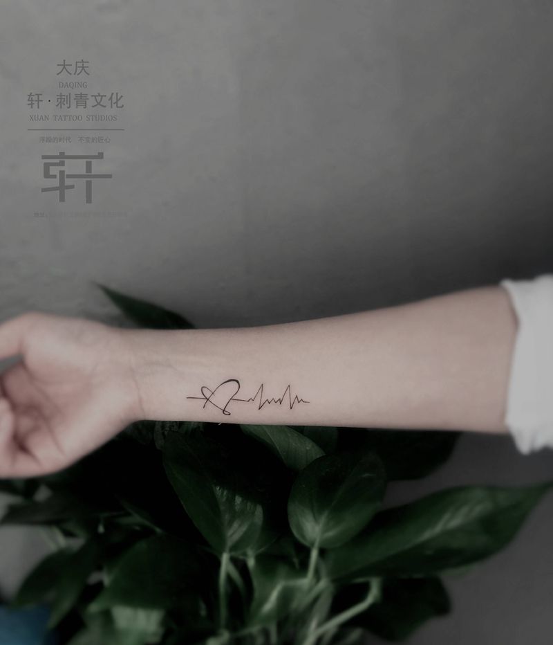 心电图纹身图片_手臂纹身图案