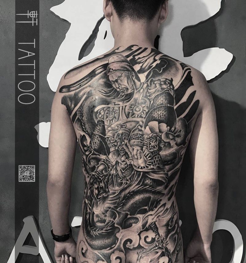 满背关羽纹身图片_背部肩部新传统关羽  满背纹身图案